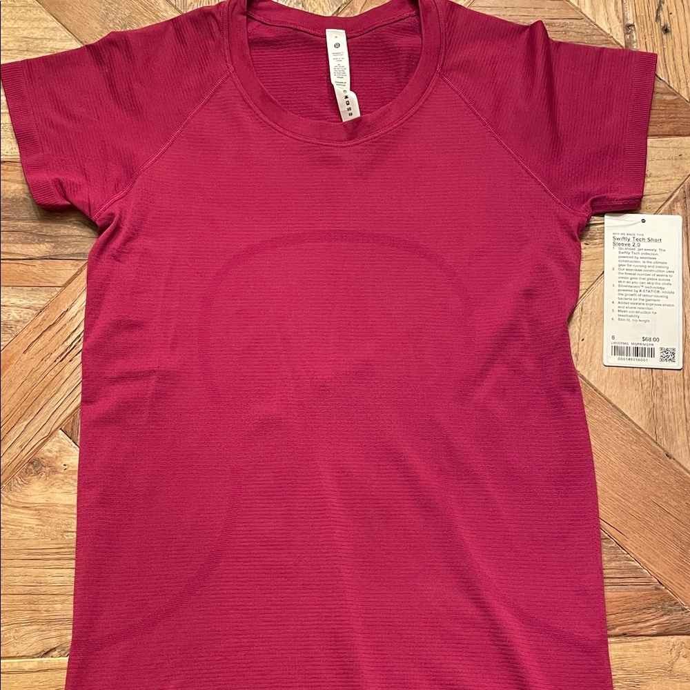 Lululemon Athletica Magenta Short Sleeve Tee
